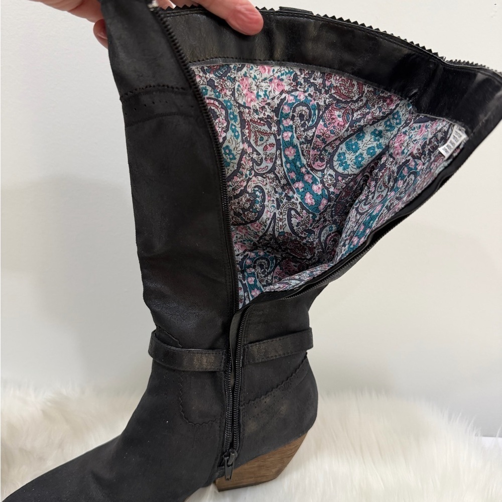 Izzy XOXO size 7.5 black chunky heel boots - Picture 6 of 9